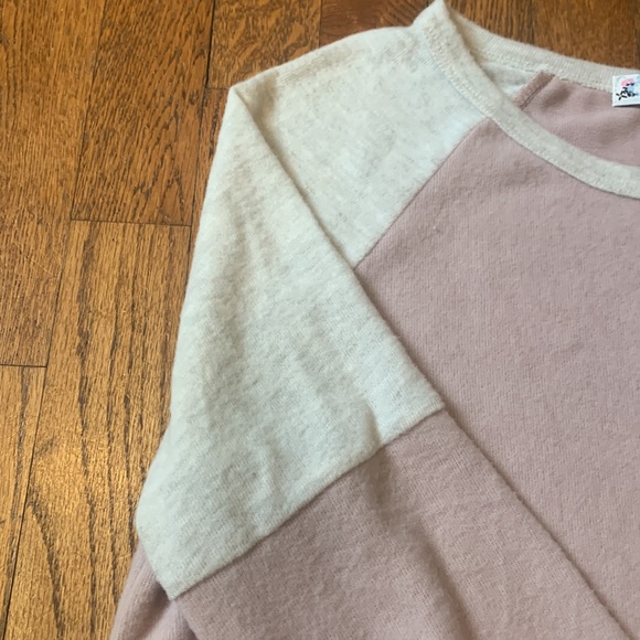 NWT Juniors Poof! Brushed Contrast Drop Raglan Sleeve Top in Pink and Grey - Picture 2 of 8